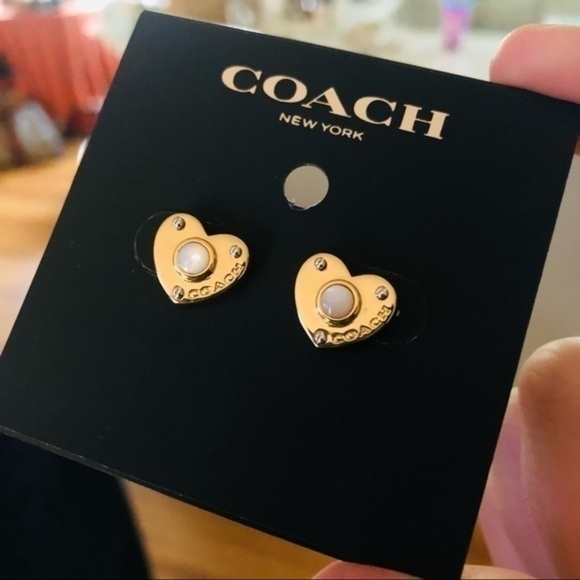 Coach earrings coach studs coach pearls​​​​​​​​​ - Picture 4 of 5